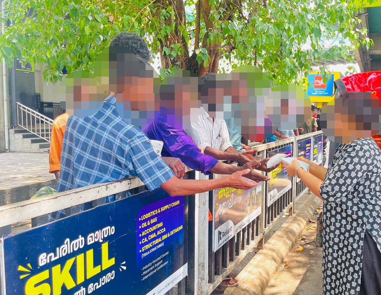 Lunch packet distribution at Ernakulam town