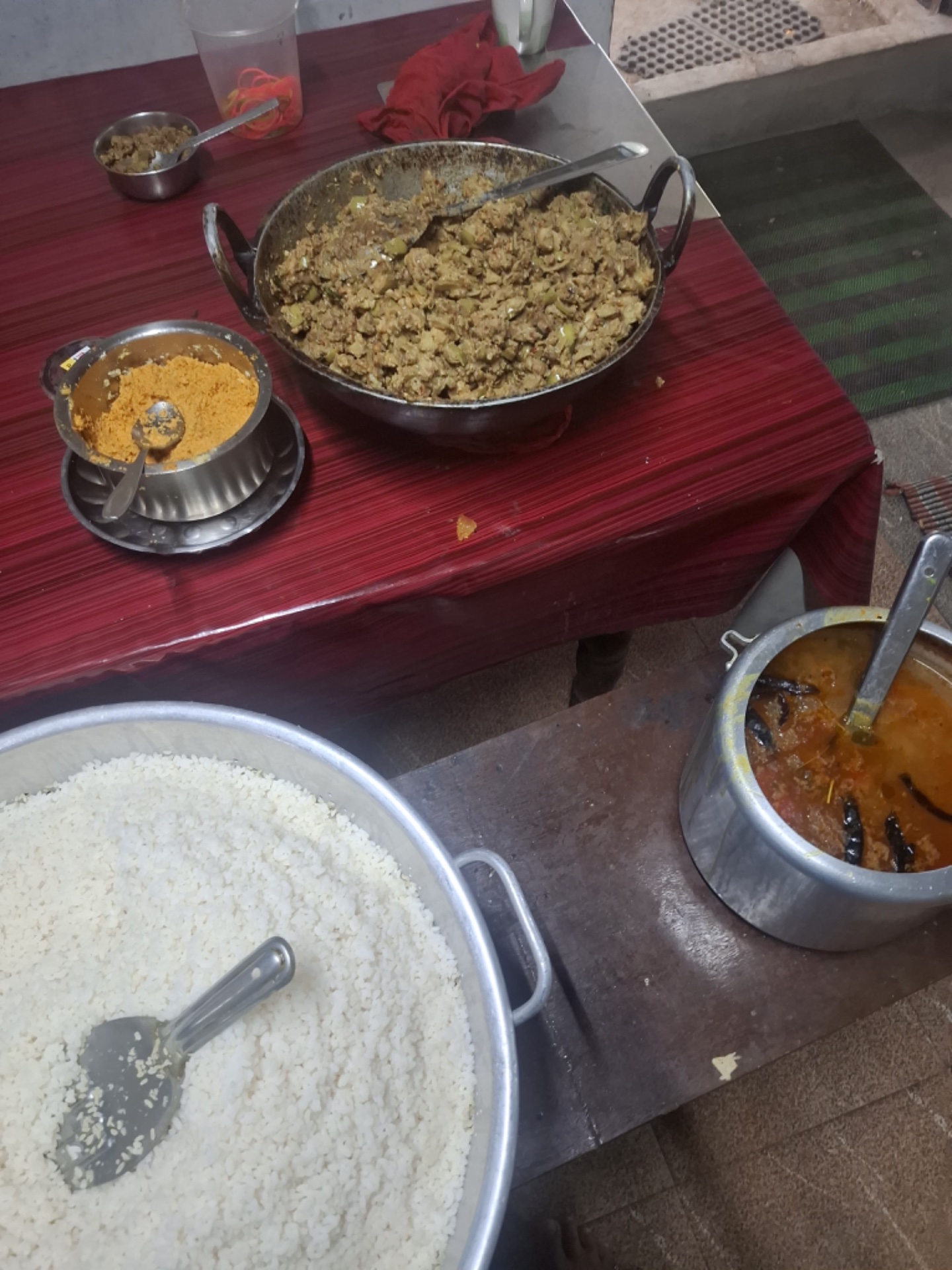 Feeding 300 beneficiaries at Thrissur